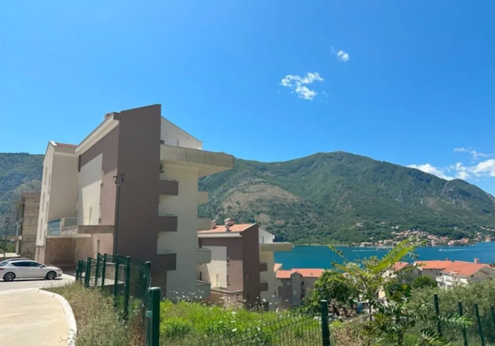 Prodaja, dvosoban stan, 108m², Dobrota, Kotor