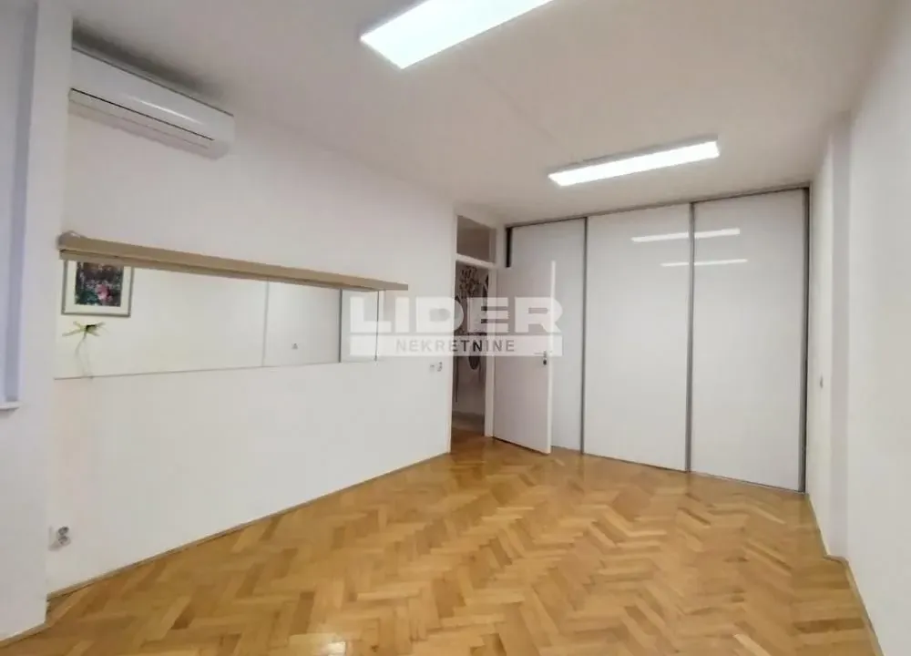 Rent, office space, 53m², Kalenić Pijaca, Vračar Sve Podlokacije