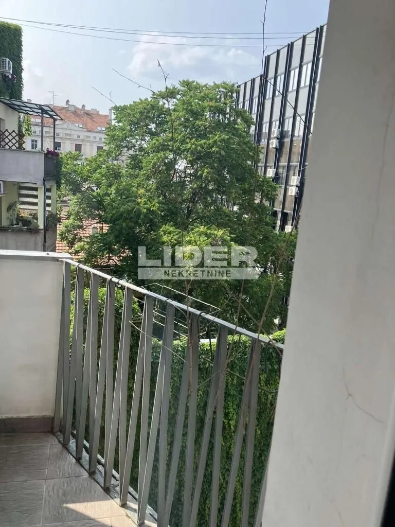 Izdavanje, trosoban stan, 58m², Stari Grad, Beograd