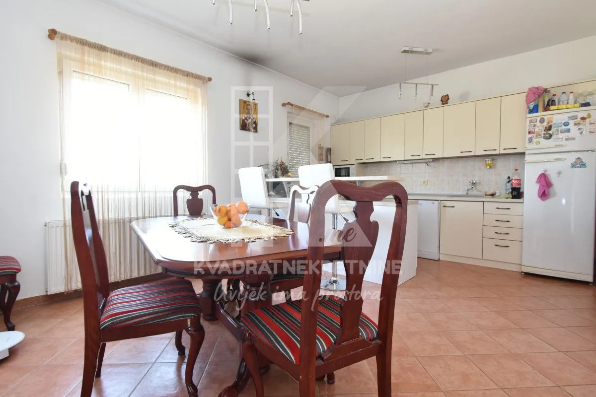 Prodaja, kuća, 500m², Tološi, Podgorica