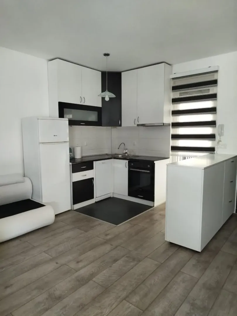 Izdavanje, trosoban stan, 60m², Zvezdara Sve Podlokacije, Beograd