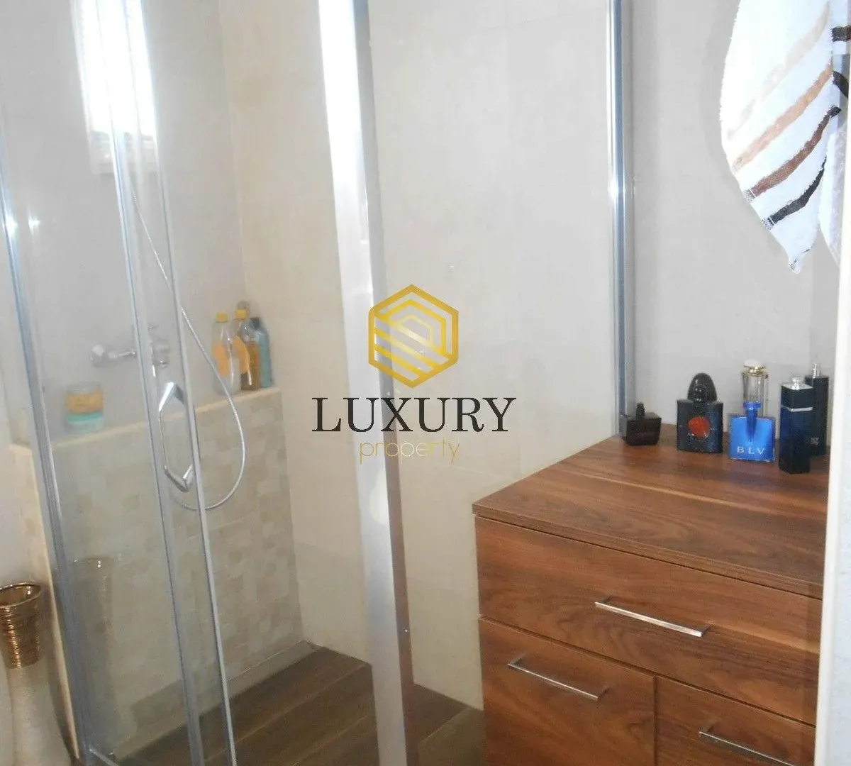 Izdavanje, kuća, 300m², Zabjelo, Podgorica