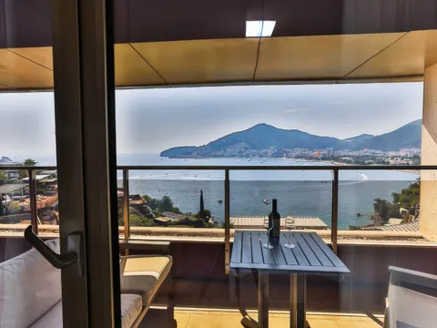 Izdavanje, trosoban stan, 190m², Budva, Crna Gora - image 9