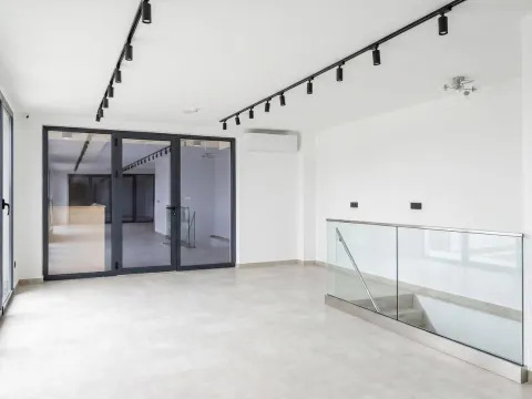 Izdavanje, poslovni prostor, 132m², Centar, Budva - image 2