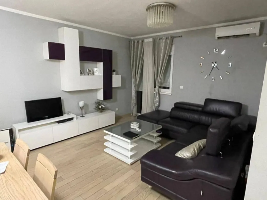 Izdavanje, dvosoban stan, 70m², City Kej, Podgorica