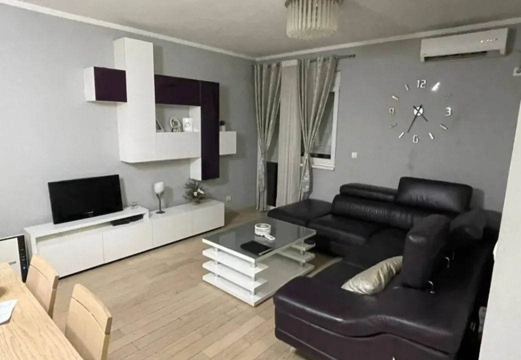 Izdavanje, dvosoban stan, 70m², City Kej, Podgorica