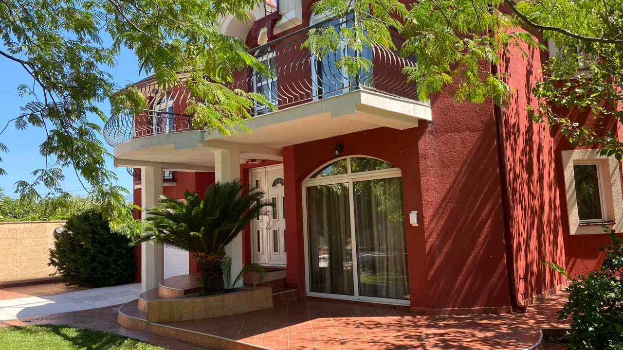 Rent, house, 180m², Donja Gorica, Podgorica