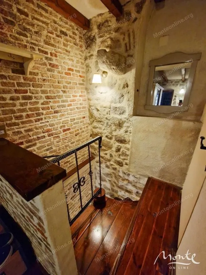 Prodaja, trosoban stan, 106m², Stari Grad, Herceg Novi
