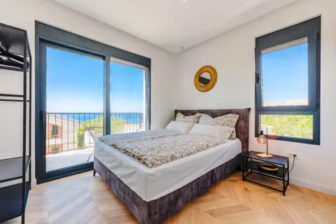 Izdavanje, kuća, 141m², Blizikuće, Budva - image 6