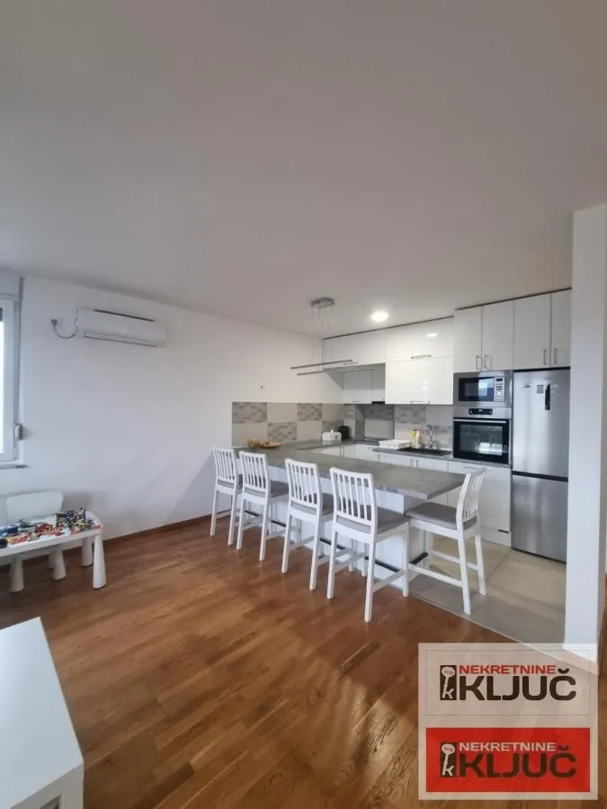 Prodaja, trosoban stan, 82m², Bulevar patrijarha Pavla, Novi Sad Sve Podlokacije