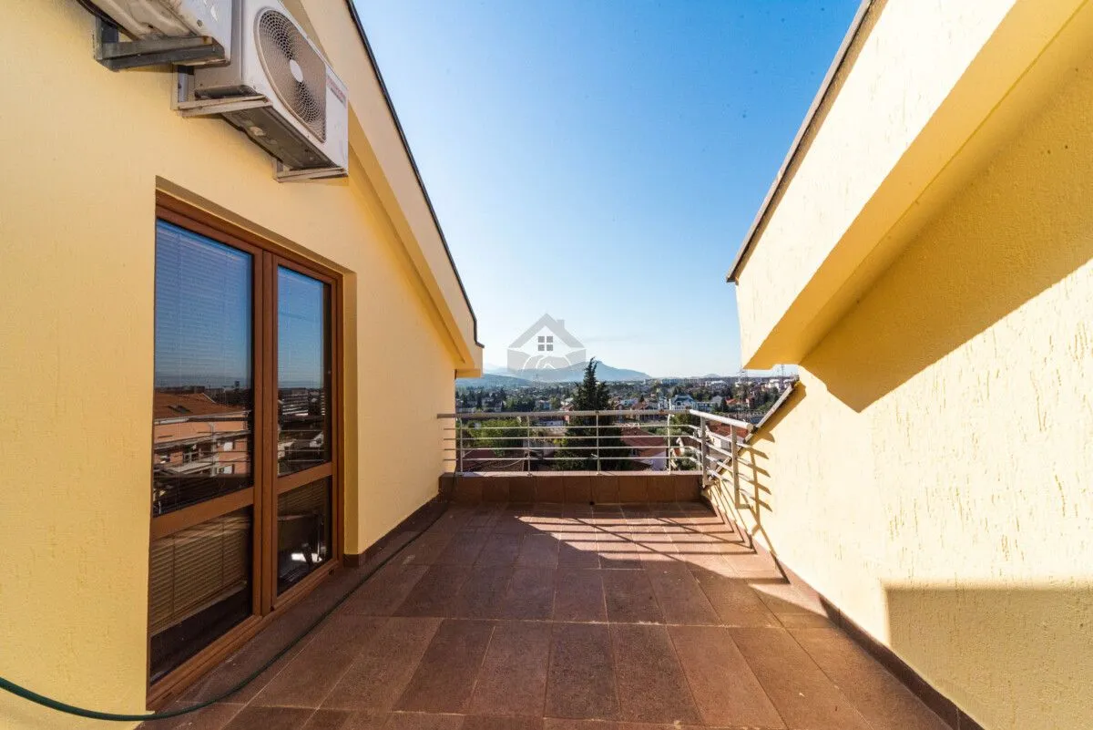 Rent, house, 270m², Gorica C, Podgorica