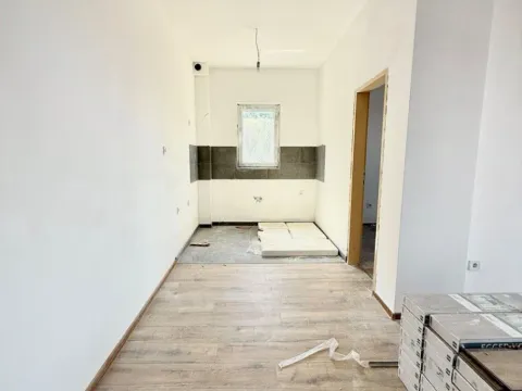 Sale, two bedroom apartment, 55m², Petrovac, Budva - image 4