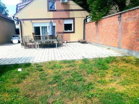 Kuća in Zemun Gornji Grad