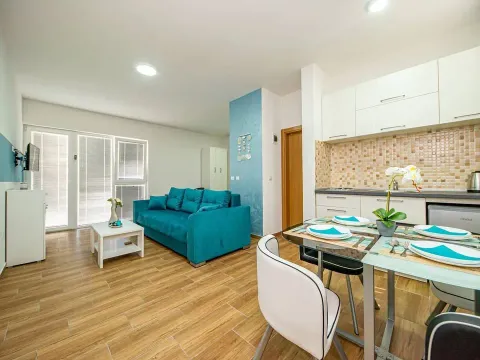 Rent, studio apartment, 36m², Sutomore, Bar - image 2