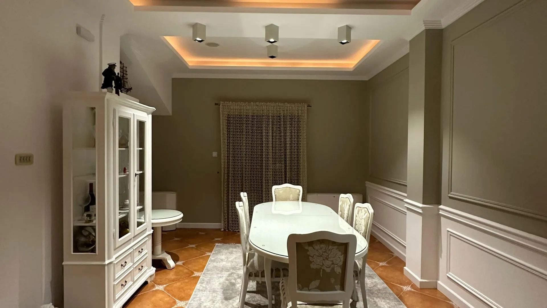 Rent, three bedroom apartment, 130m², Centar, Tivat
