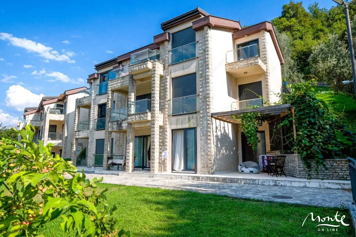 Prodaja, dvosoban stan, 68m², Kostanjica, Kotor