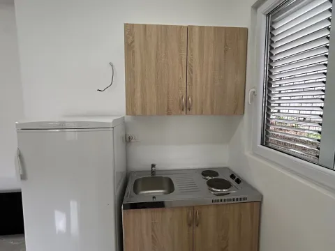 Izdavanje, poslovni prostor, 25m², Babin Do, Budva - image 11