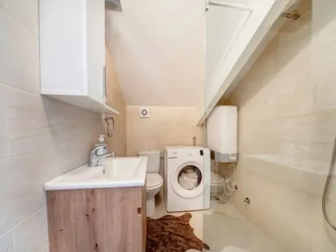 Izdavanje, jednosoban stan, 45m², Pobrežje, Podgorica - image 5