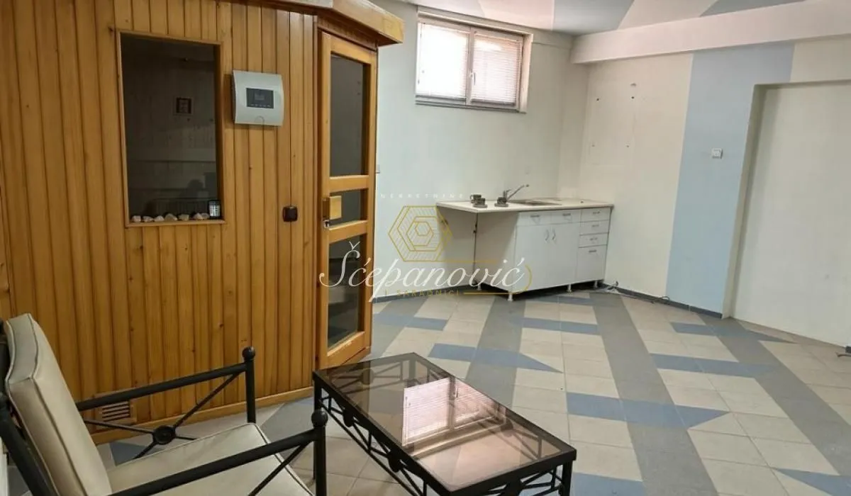 Prodaja, stan, 193m², Centar, Novi Sad