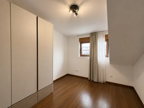 Izdavanje, trosoban stan, 90m², Master Kvart, Podgorica - image 11