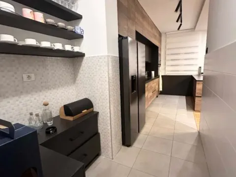 Izdavanje, dvosoban stan, 120m², City Kvart, Podgorica - image 2