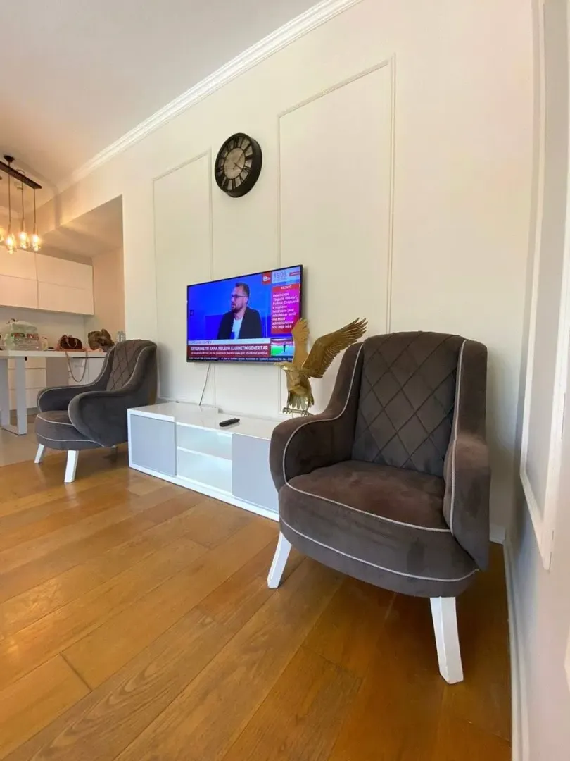 Izdavanje, trosoban stan, 89m², Tre Canne, Budva