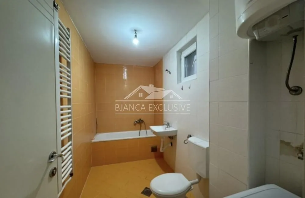 Prodaja, četvorosoban stan, 90m², Đeram Pijaca, Beograd