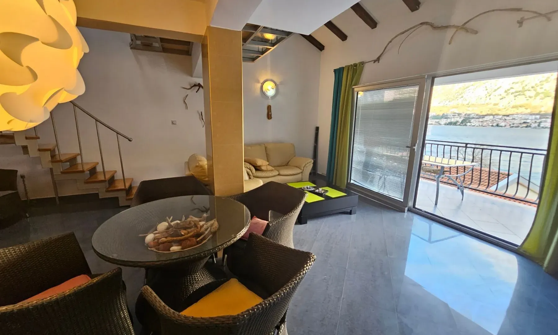 Prodaja, četvorosoban stan, 115m², Muo, Kotor