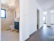 Sale, three bedroom apartment, 96m², Krašići, Tivat - image 12