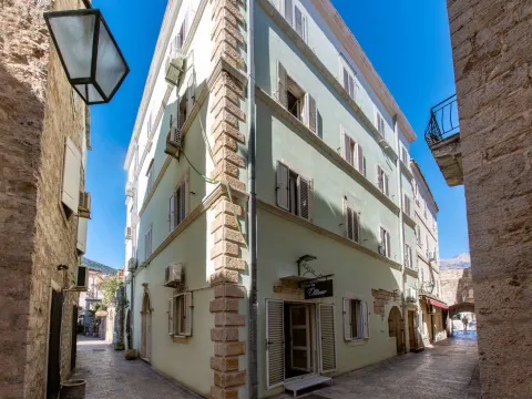 Sale, one bedroom apartment, 48m², Stari Grad, Budva - image 13