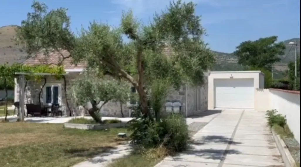 Rent, house, 278m², Donji Kokoti, Podgorica