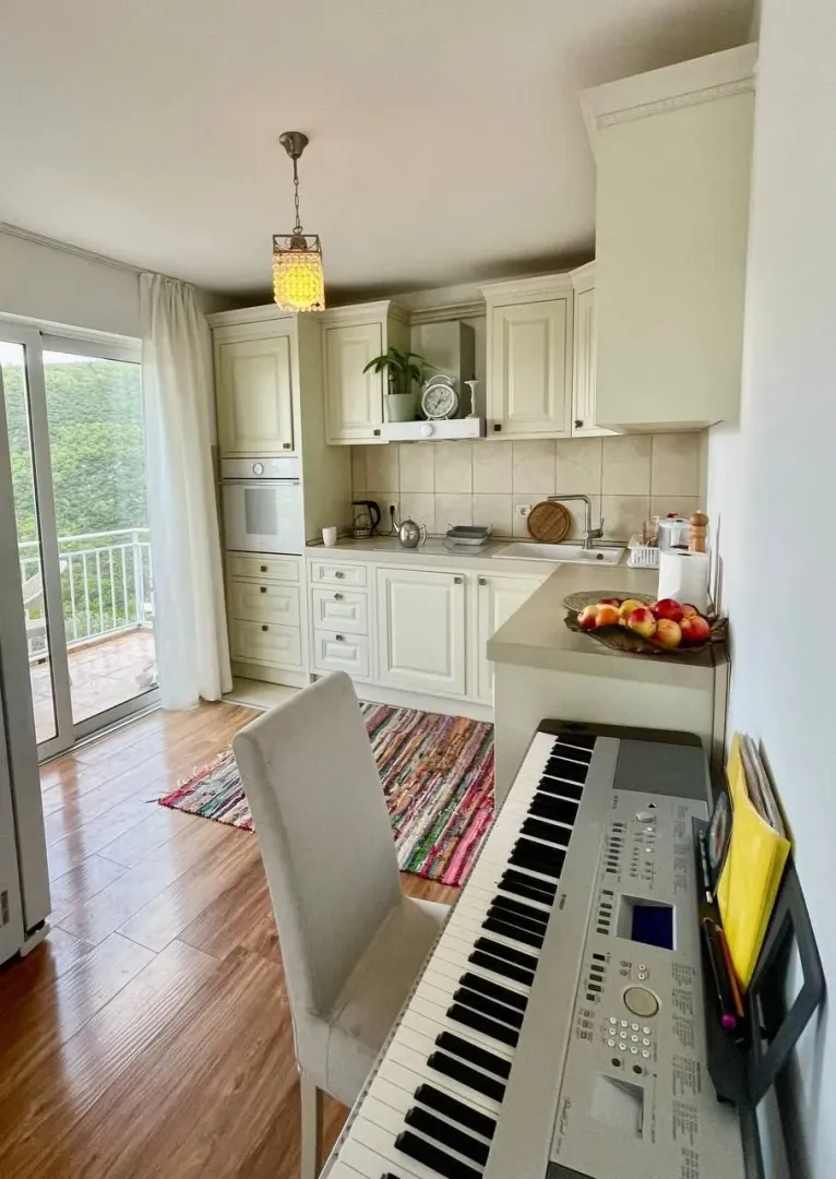 Rent, three bedroom apartment, 135m², Bečići, Budva