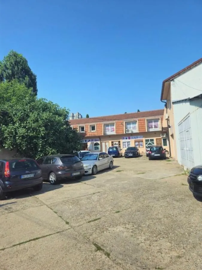 Rent, office space, 1000m², Dušanovac, Voždovac Sve Podlokacije