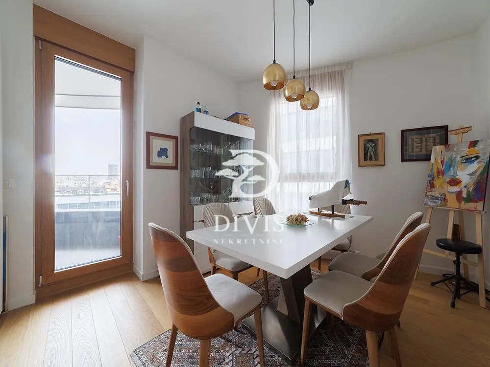 Prodaja, četvorosoban stan, 107m², Savski Venac, Beograd