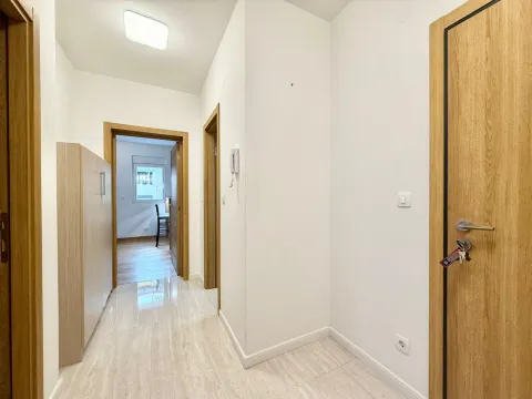 Prodaja, dvosoban stan, 72m², New City, Podgorica - image 12