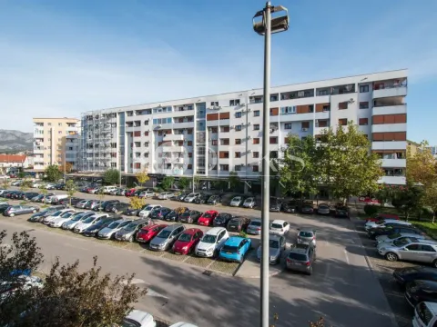 Izdavanje, poslovni prostor, 66m², Stari Aerodrom, Podgorica - image 11