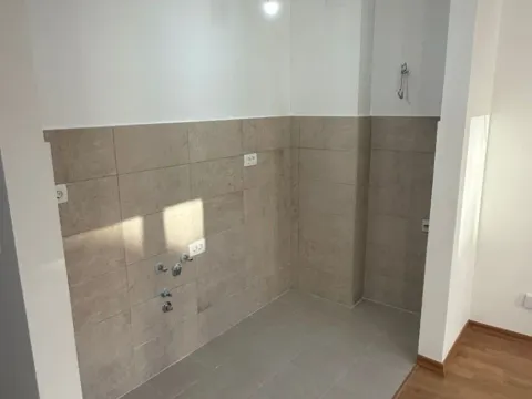 Izdavanje, garsonjera, 28m², Stari Aerodrom, Podgorica - image 6