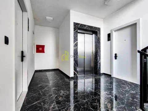 Izdavanje, trosoban stan, 143m², Centar, Podgorica - image 8