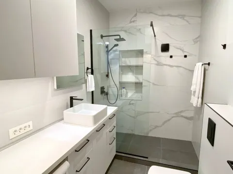 Izdavanje, trosoban stan, 136m², Petrovac, Budva - image 11