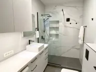 Izdavanje, trosoban stan, 136m², Petrovac, Budva - image 11