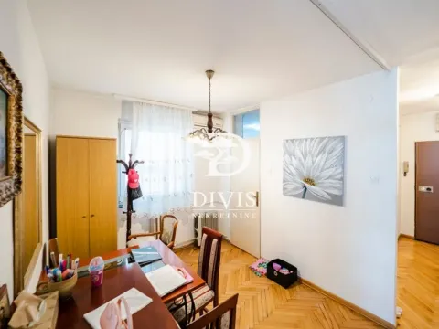 Prodaja, trosoban stan, 89m², Vračar Centar, Vračar Sve Podlokacije - image 10