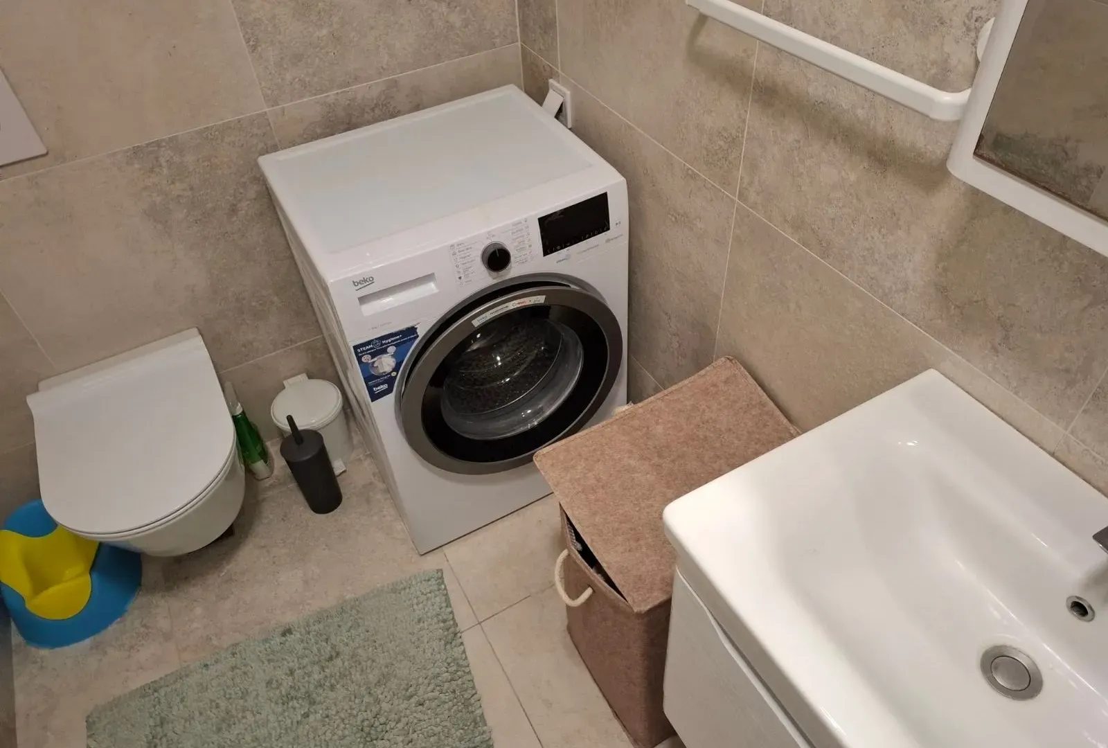 Izdavanje, dvosoban stan, 70m², Kalimanj, Tivat