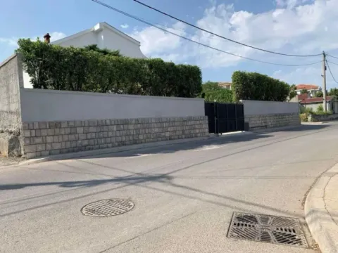 Izdavanje, kuća, 250m², Zagorič, Podgorica
