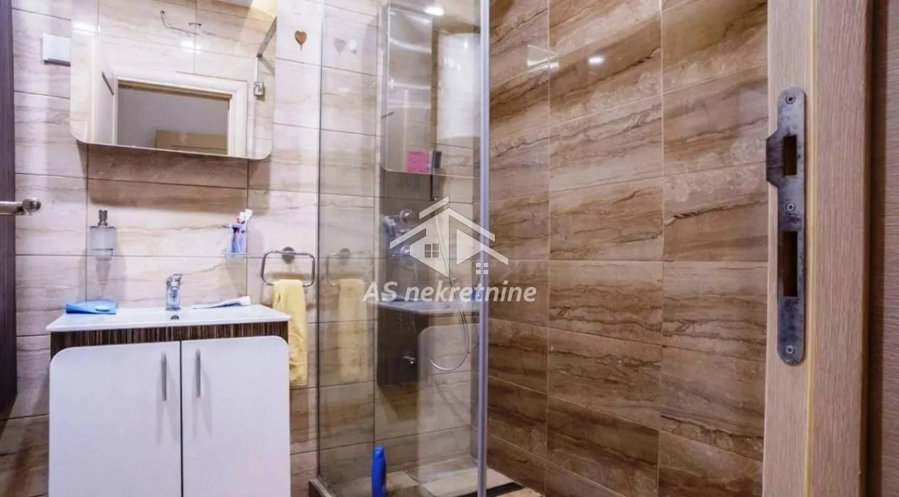 Izdavanje, trosoban stan, 82m², Filmski Grad, Beograd