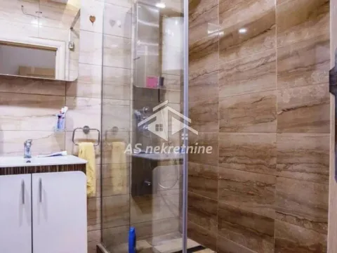 Izdavanje, trosoban stan, 82m², Filmski Grad, Beograd - image 10