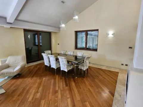 Izdavanje, kuća, 380m², Mareza, Podgorica - image 12