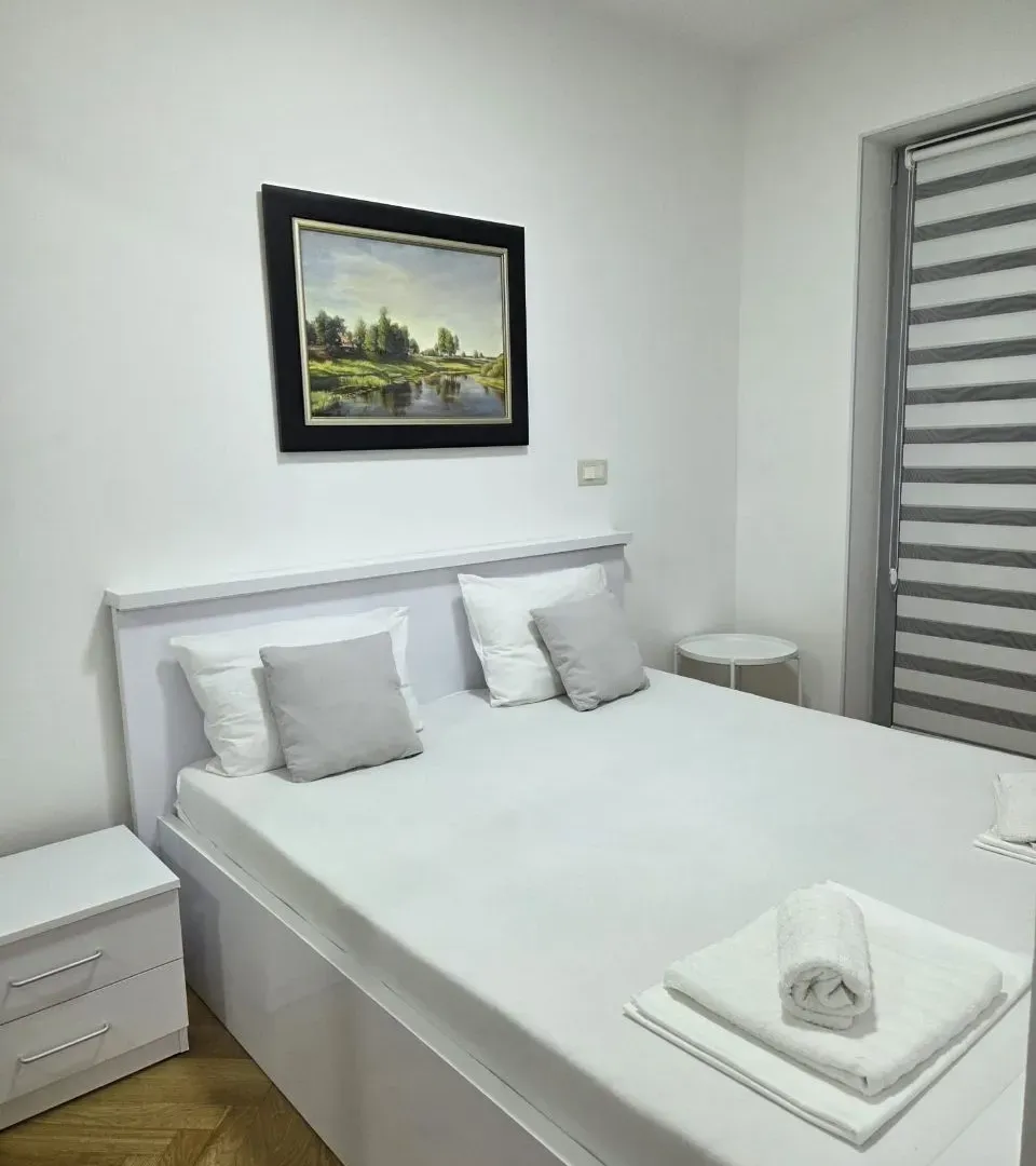 Rent, one bedroom apartment, 43m², Dobrota, Kotor