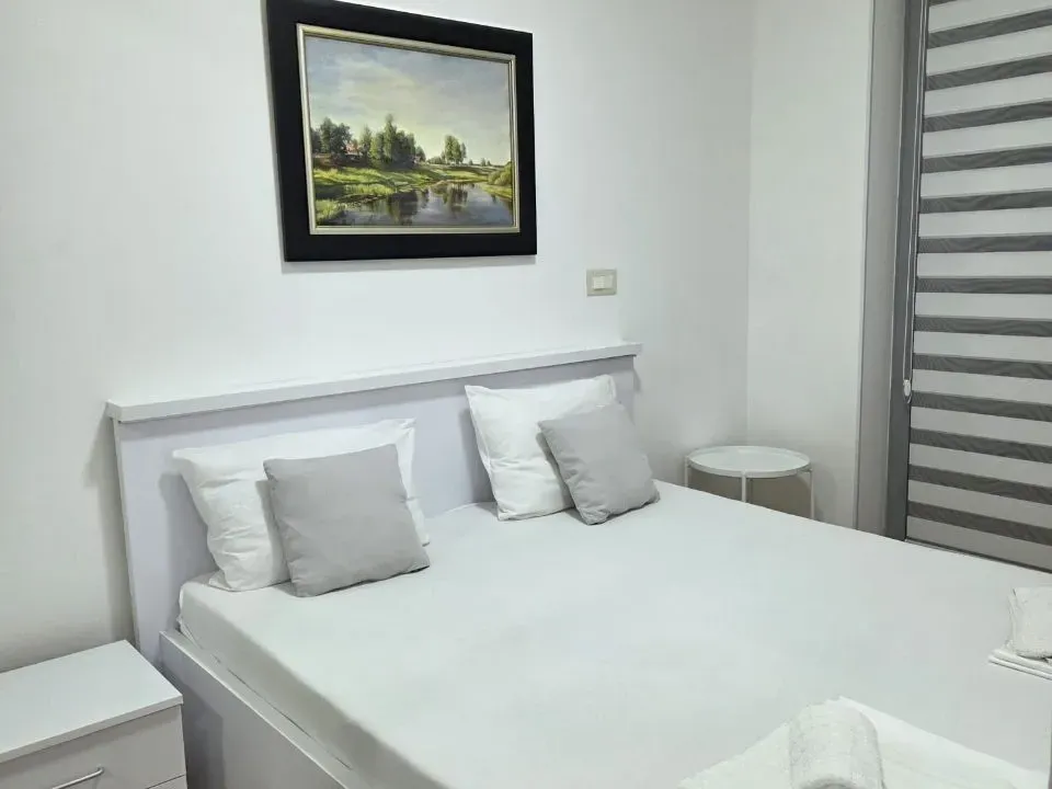 Rent, one bedroom apartment, 43m², Dobrota, Kotor