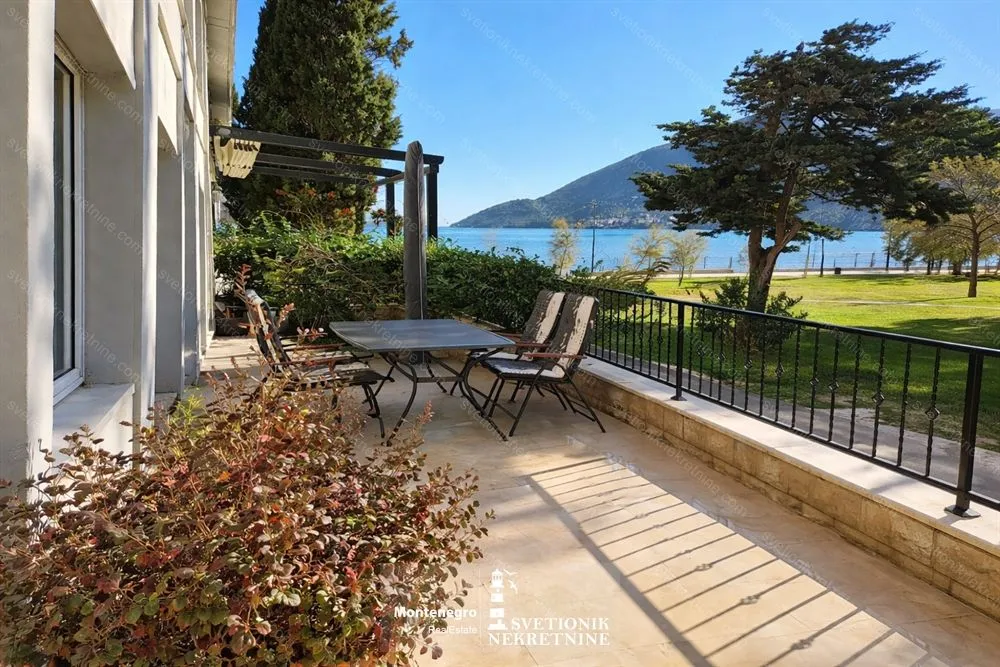 Prodaja, dvosoban stan, 62m², Igalo, Herceg Novi