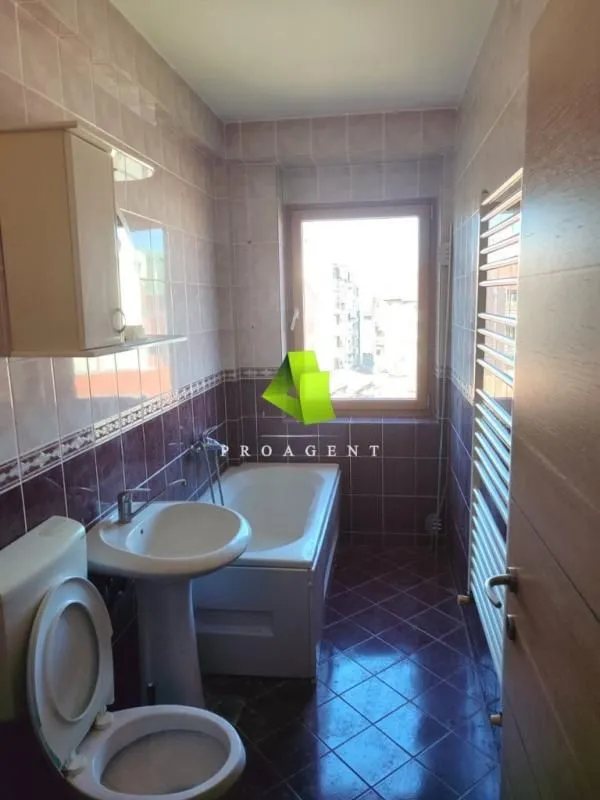 Rent, office space, 65m², Medijana, Niš